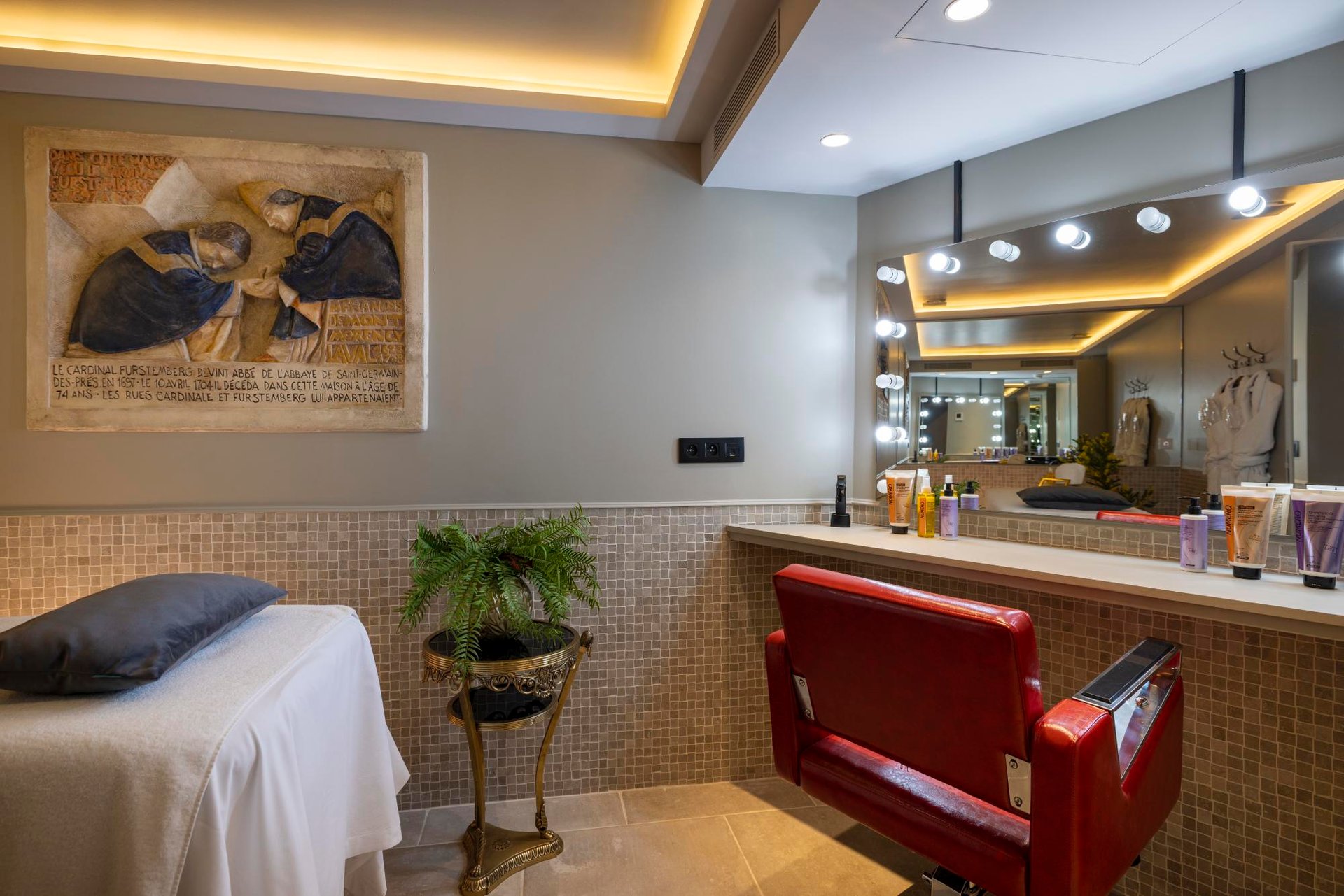 Maison Cardinal Furstemberg Airbnb Location Spa Salle de massage coiffure maquillage